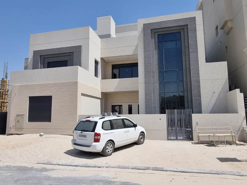 فيلا عائلية بواجهة حديثة